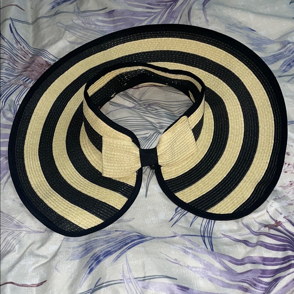 Stylish Black and Tan Women's Sun Hat
